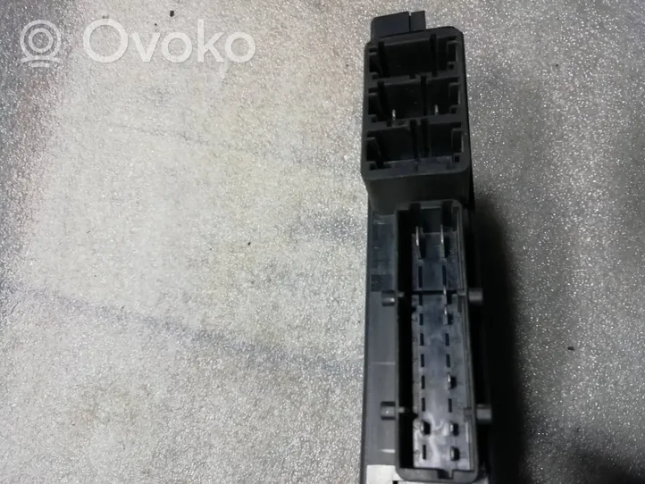 Mercedes-Benz S W220 Seat control module 2208201185