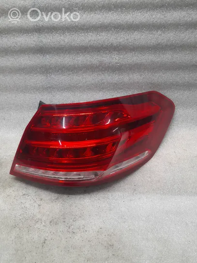 Mercedes-Benz E W212 Luz trasera/de freno A2129068802