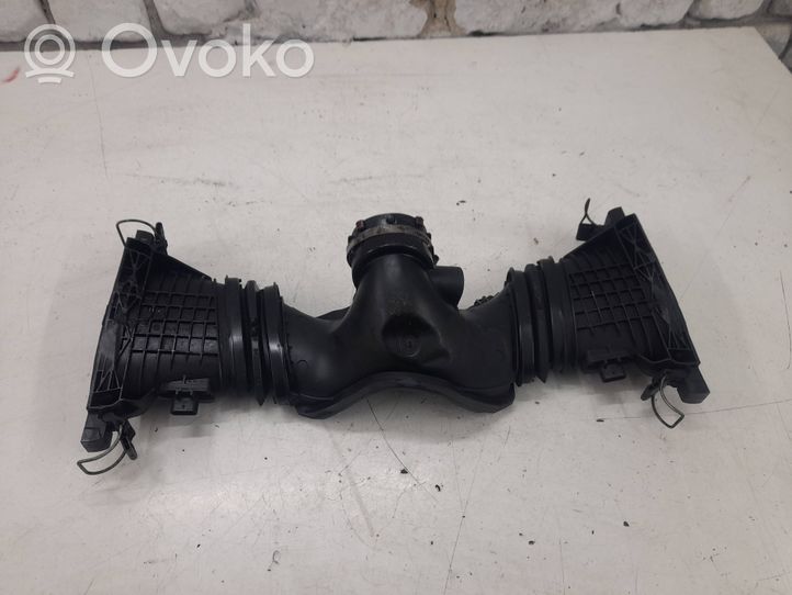 Mercedes-Benz E C207 W207 Turboahtimen ilmanoton letku A6420900142