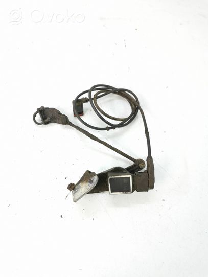 Mercedes-Benz E W211 Aizmugurē balstiekārtas augstuma sensors A0105427717