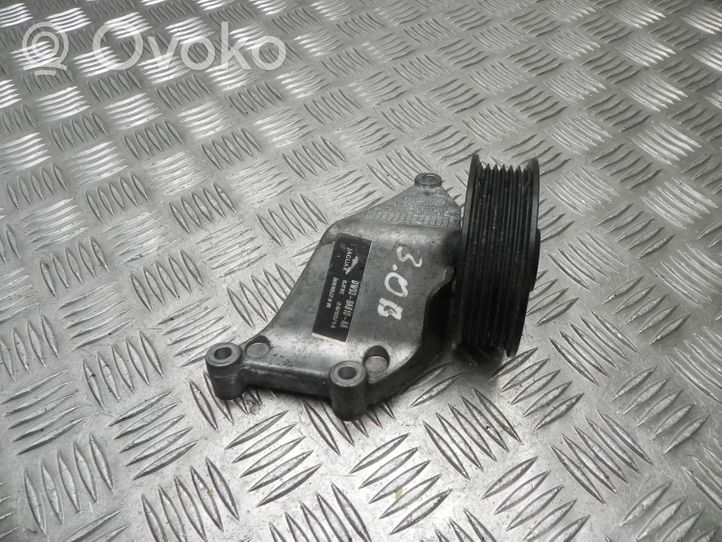 Jaguar XJ X351 Supporto della valvola di raffreddamento EGR DW938A610AA