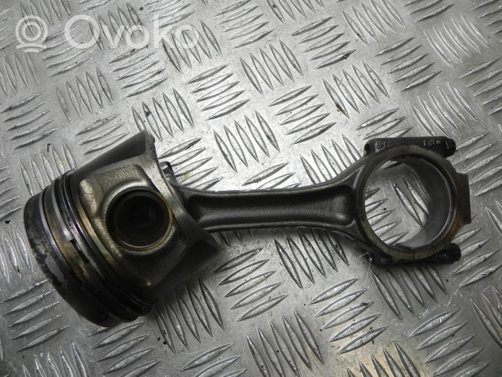 Mitsubishi Outlander Piston with connecting rod 038J