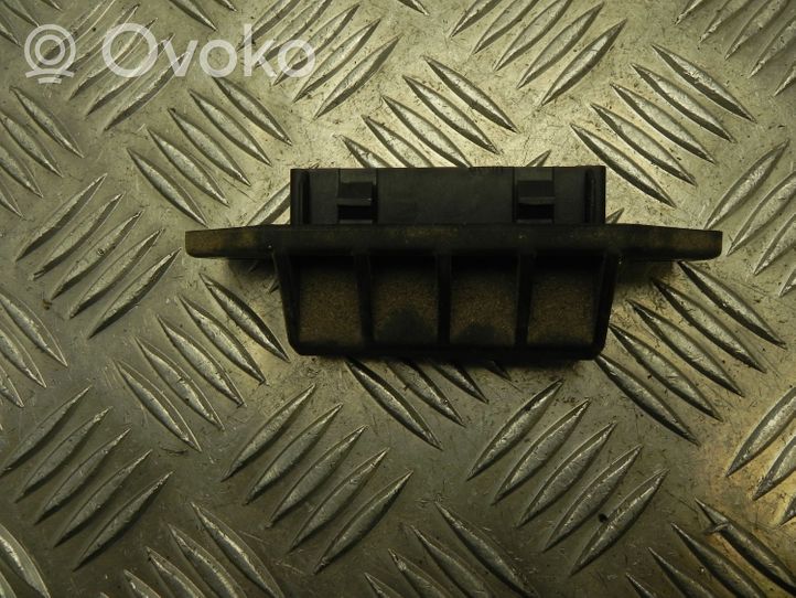 Toyota Yaris Przełącznik / Przycisk otwierania klapy bagażnika 15D184