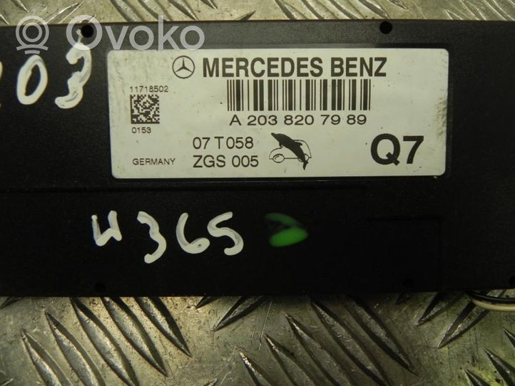 Mercedes-Benz C AMG W203 Wzmacniacz anteny A2038207989