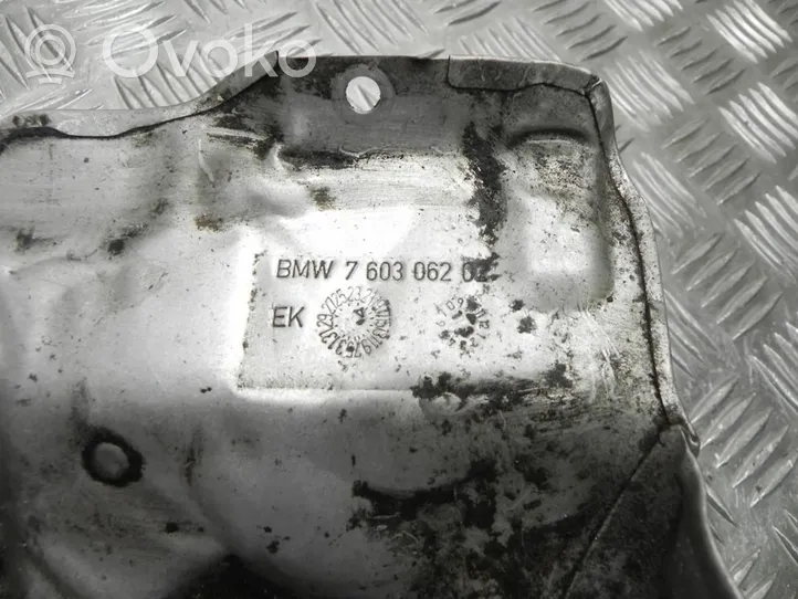 BMW 5 F10 F11 Osłona termiczna rury wydechowej 7603062