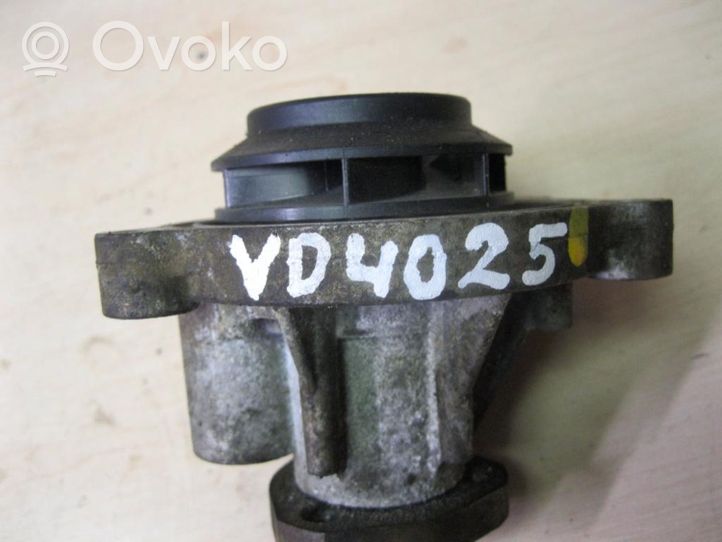 Volkswagen Polo IV 9N3 Vesipumppu 03D121005