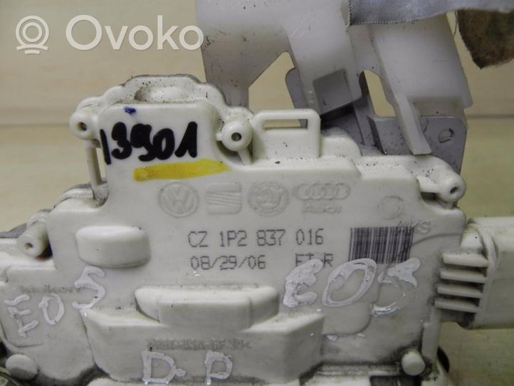 Volkswagen Eos Loading door lock 1P2837016