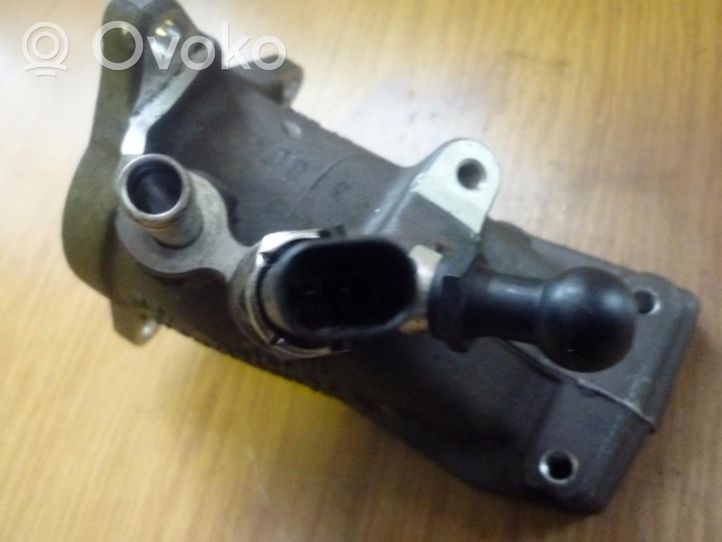 Audi A4 S4 B8 8K Alloggiamento termostato 04L128637