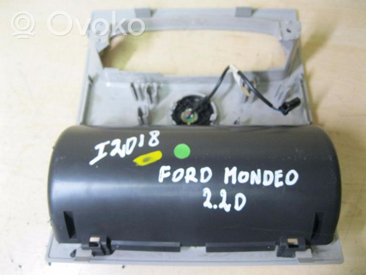 Ford Mondeo MK IV Другой фонарь салона 6M21U519A58