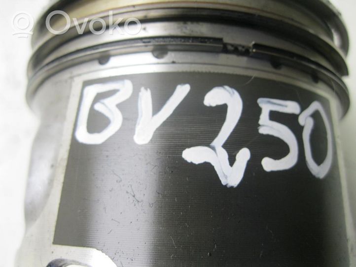 Toyota Avensis T270 Piston avec bielle 3AA09809