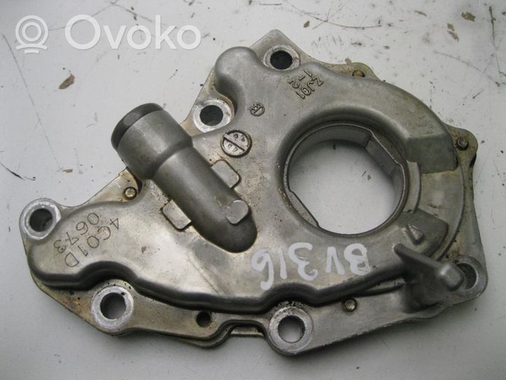 Mazda 3 I Pompe à huile 4C01D0673