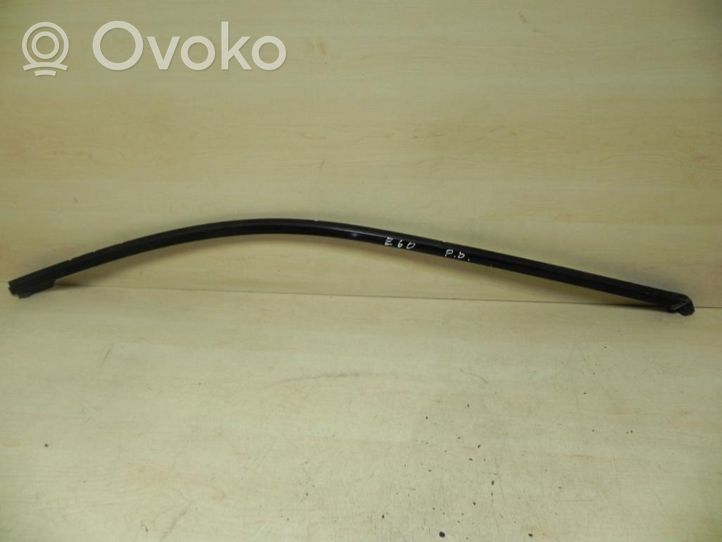 BMW 5 E60 E61 Takaoven lista (muoto) 7057508