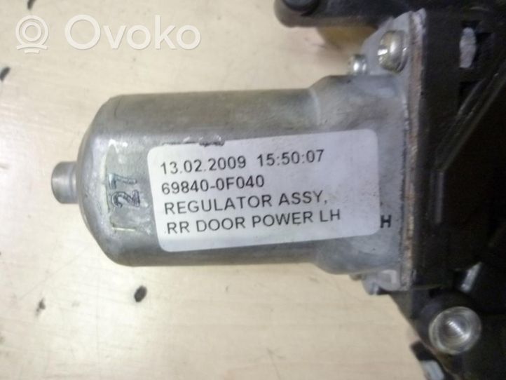 Toyota Verso Moteur de lève-vitre de porte avant 857200F040B