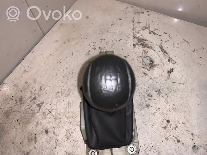 Volvo S60 Lewarek zmiany biegów / dolny 31259807