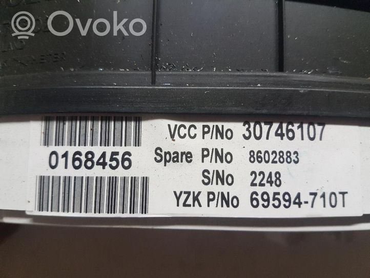 Volvo V70 Nopeusmittari (mittaristo) 30746107