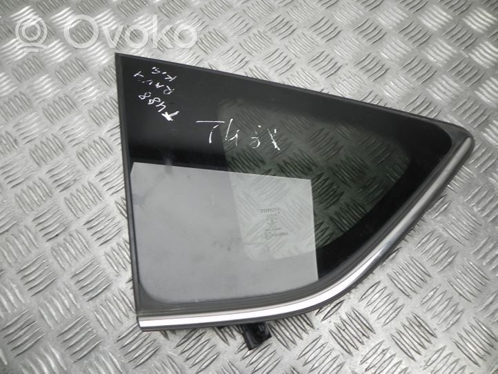 Toyota RAV 4 (XA40) Takakulmaikkunan ikkunalasi 43R005844
