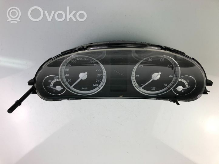 Mercedes-Benz C AMG W203 Geschwindigkeitsmesser Cockpit A2035403548