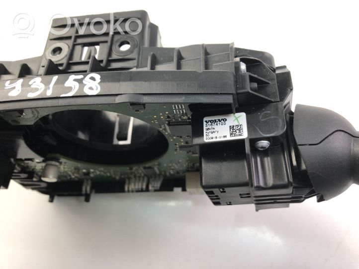 Volvo S90, V90 Кнопки рулевого колеса 31674102