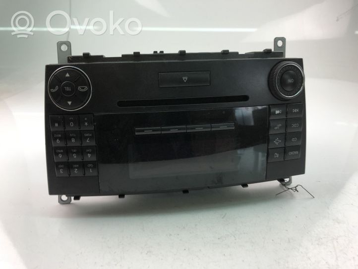 Mercedes-Benz C AMG W203 Radio/CD/DVD/GPS-pääyksikkö B67823670