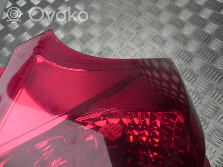 Toyota Auris E180 Galinis žibintas kėbule KOITO02258