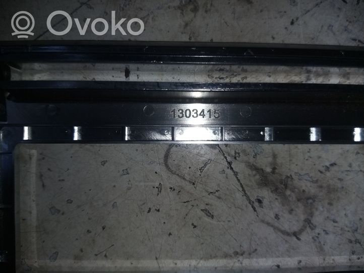 Volvo S80 Rivestimento estremità laterale del cruscotto 1303415