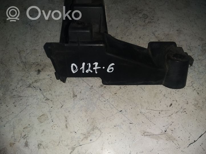 Volvo V70 Uchwyt / Mocowanie zderzaka tylnego 30678650