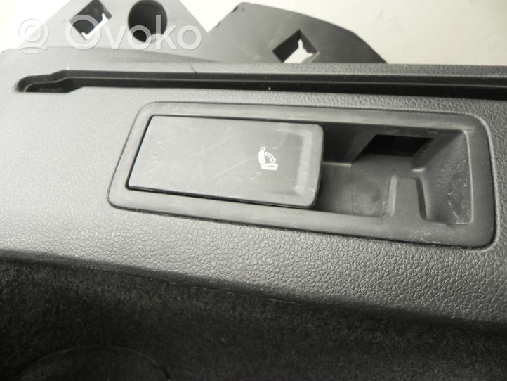 Volkswagen PASSAT B8 Osłona tylnej klapy 3G9867427L