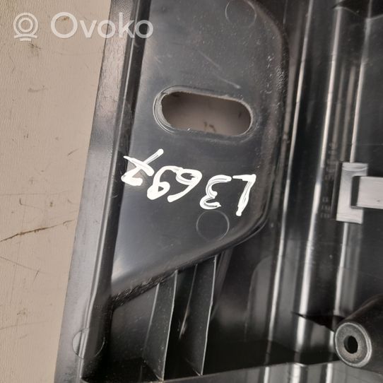 Mercedes-Benz B W246 W242 Cache serrure de hayon/coffre arrière A2466902641