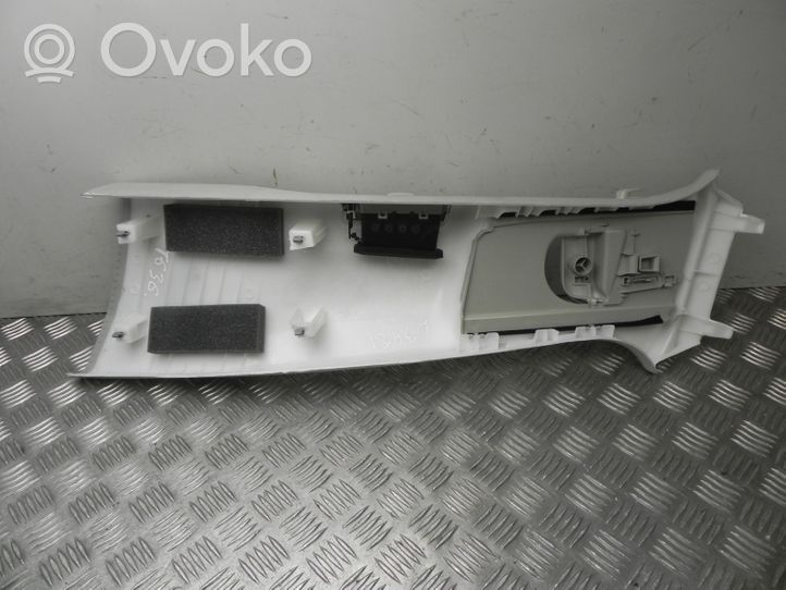 Volvo XC60 B-pilarin verhoilu (yläosa) 32132589