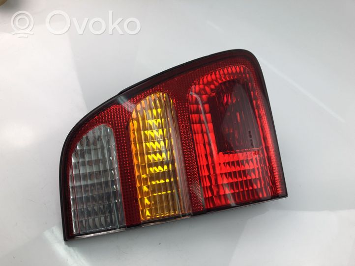 Toyota Land Cruiser (J100) Lampa tylna 8158060120