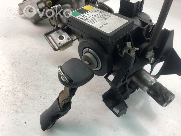 Opel Tigra B Power steering pump 13205208AJ