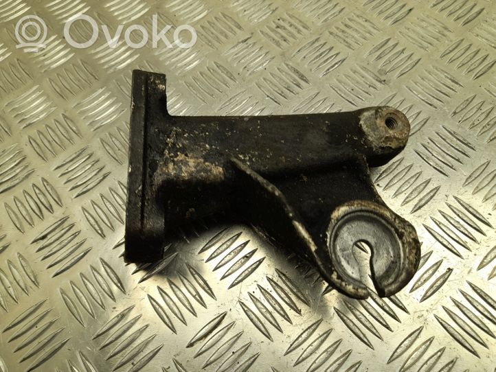 Mercedes-Benz S W126 Supporto della valvola di raffreddamento EGR 1102233104