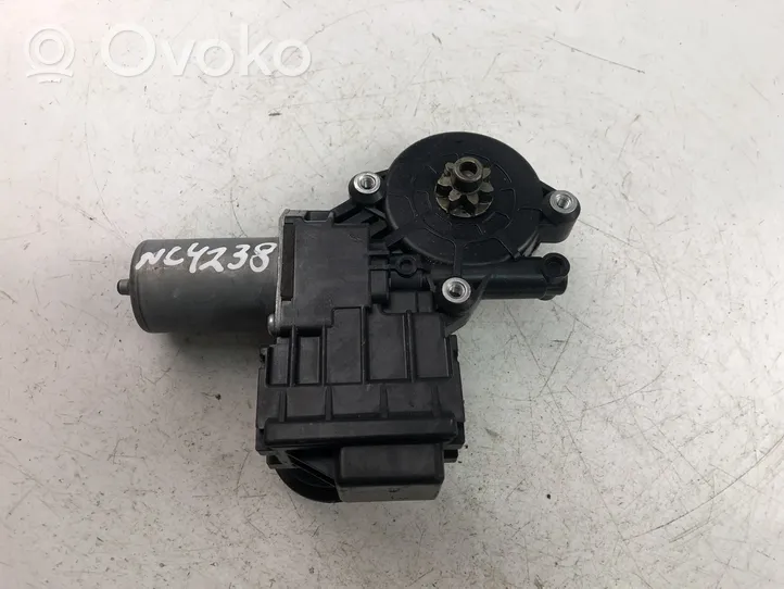 Toyota Prius (XW50) Wiper motor 8572062010