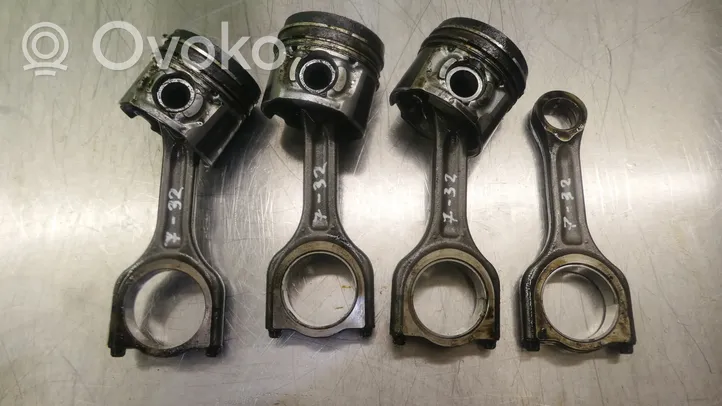 Ford Focus Piston with connecting rod T1DA