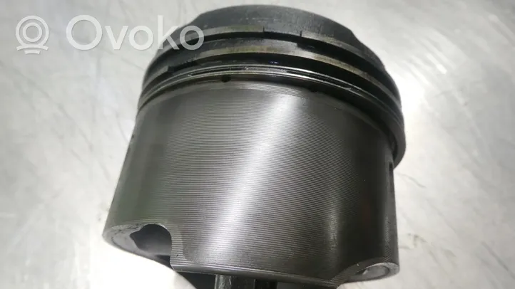 Mercedes-Benz Sprinter W906 Piston avec bielle 646986