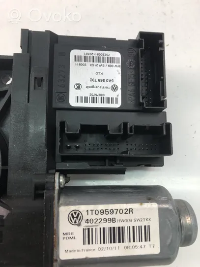 Volkswagen Touran I Front door window regulator motor 1T0959702B