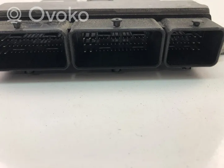 Renault Clio IV Sterownik / Moduł ECU 237104789R