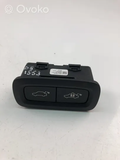 Volvo XC60 Przełącznik / Przycisk otwierania klapy bagażnika 31674801