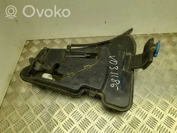 BMW 5 G30 G31 Zbiornik płynu do spryskiwaczy szyby przedniej / czołowej 7357290