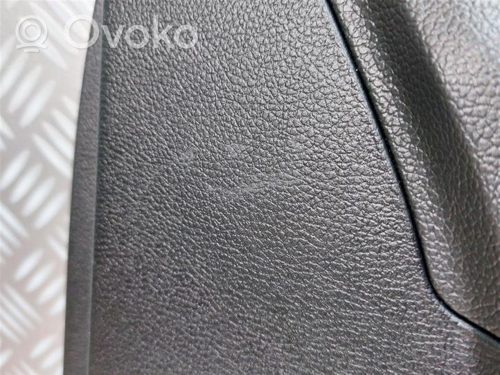 KIA Carens III Обшивка передней двери 82340-A4000