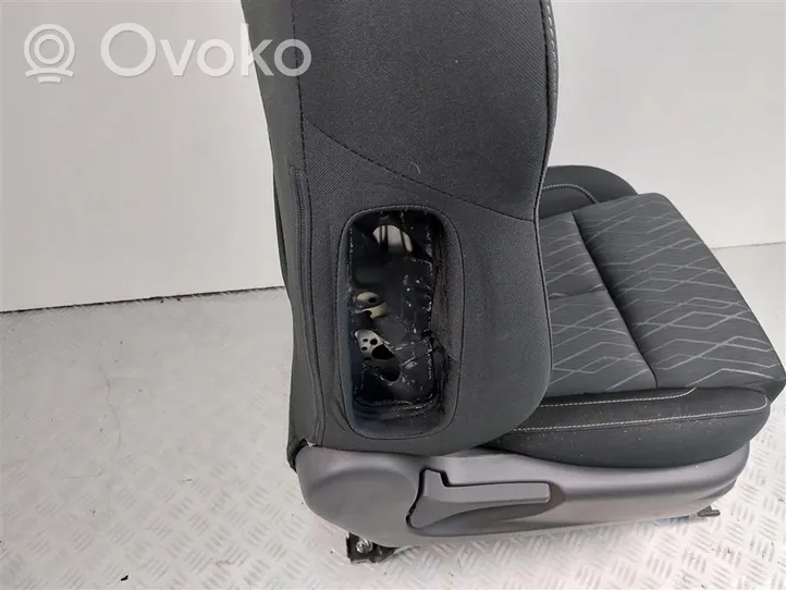 Mitsubishi Eclipse Cross Front passenger seat 