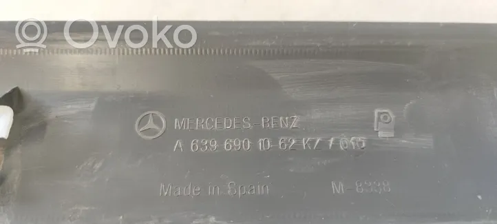 Mercedes-Benz Vito Viano W639 Takaoven lista (muoto) A6396901062
