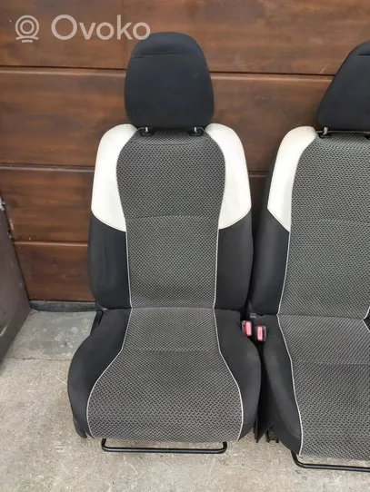 Toyota Yaris Sonstige Sitze 