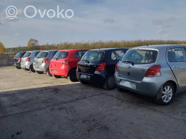 Toyota Yaris Kita išorės detalė 