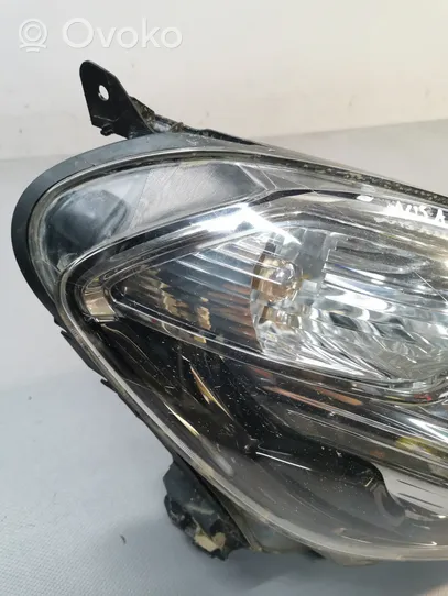 Nissan Qashqai+2 Lampa przednia 