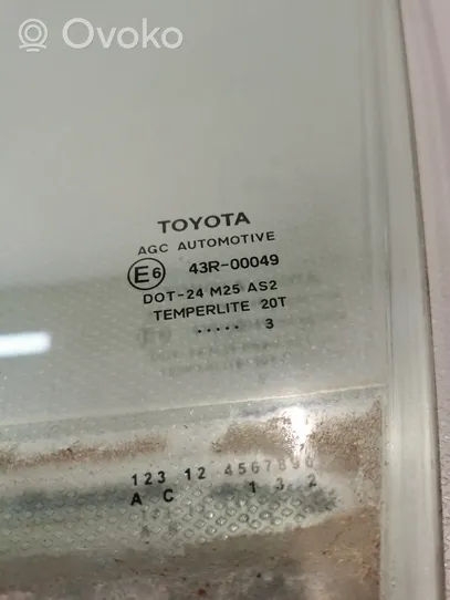 Toyota Auris E180 Etuoven ikkunalasi, neliovinen malli 