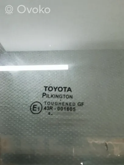 Toyota Avensis T270 Vitre de fenêtre porte avant (4 portes) 