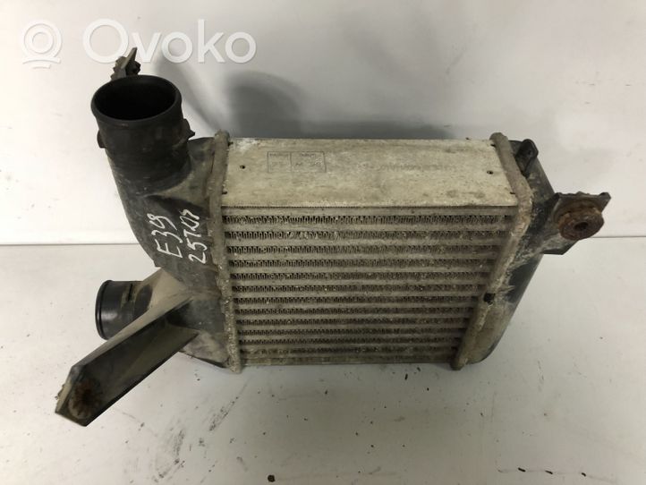 BMW 7 E38 Intercooler radiator 2246031