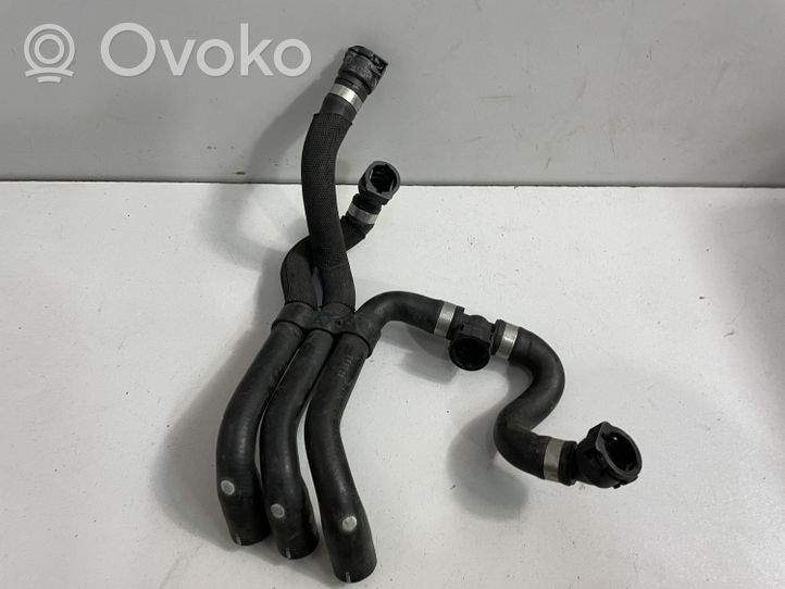 BMW X4 F26 Tubo flessibile del liquido di raffreddamento del motore 8573156