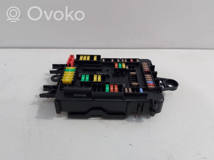 BMW 3 F30 F35 F31 Releen moduulikiinnike 9389070